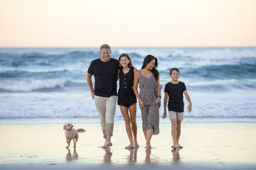 familywalkingonthebeach